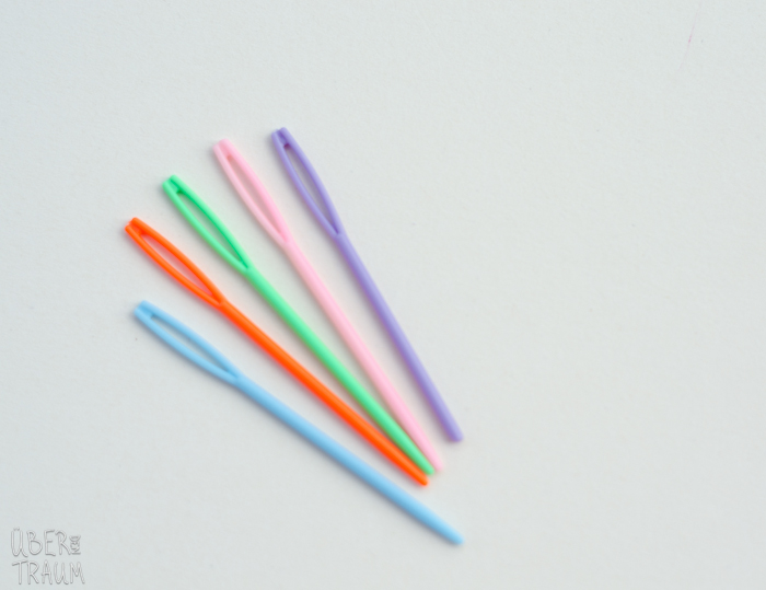 Small Plastic Tapestry Needles - set of 2