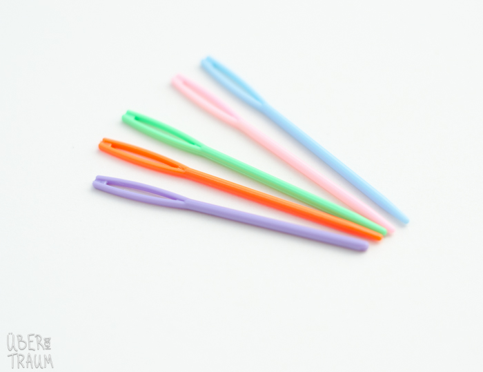 Small Plastic Tapestry Needles - set of 2